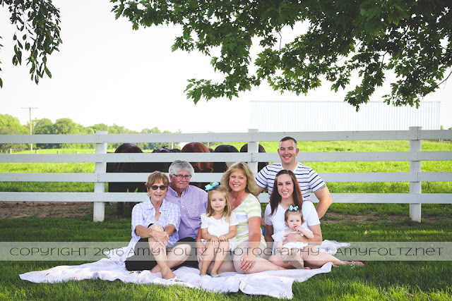 extended family photoshoot on farm