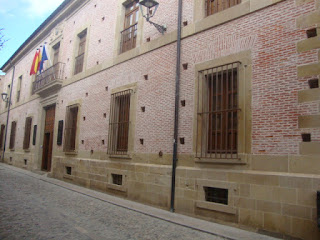 edificio singular en calle La Rua de Estella