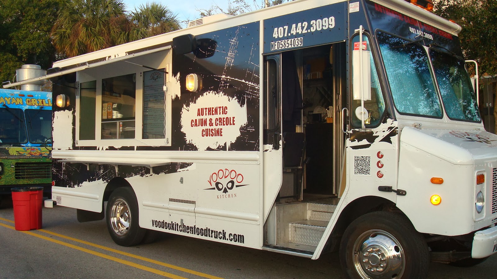 EasOn Down The Road 52 Food Truck RoundUp