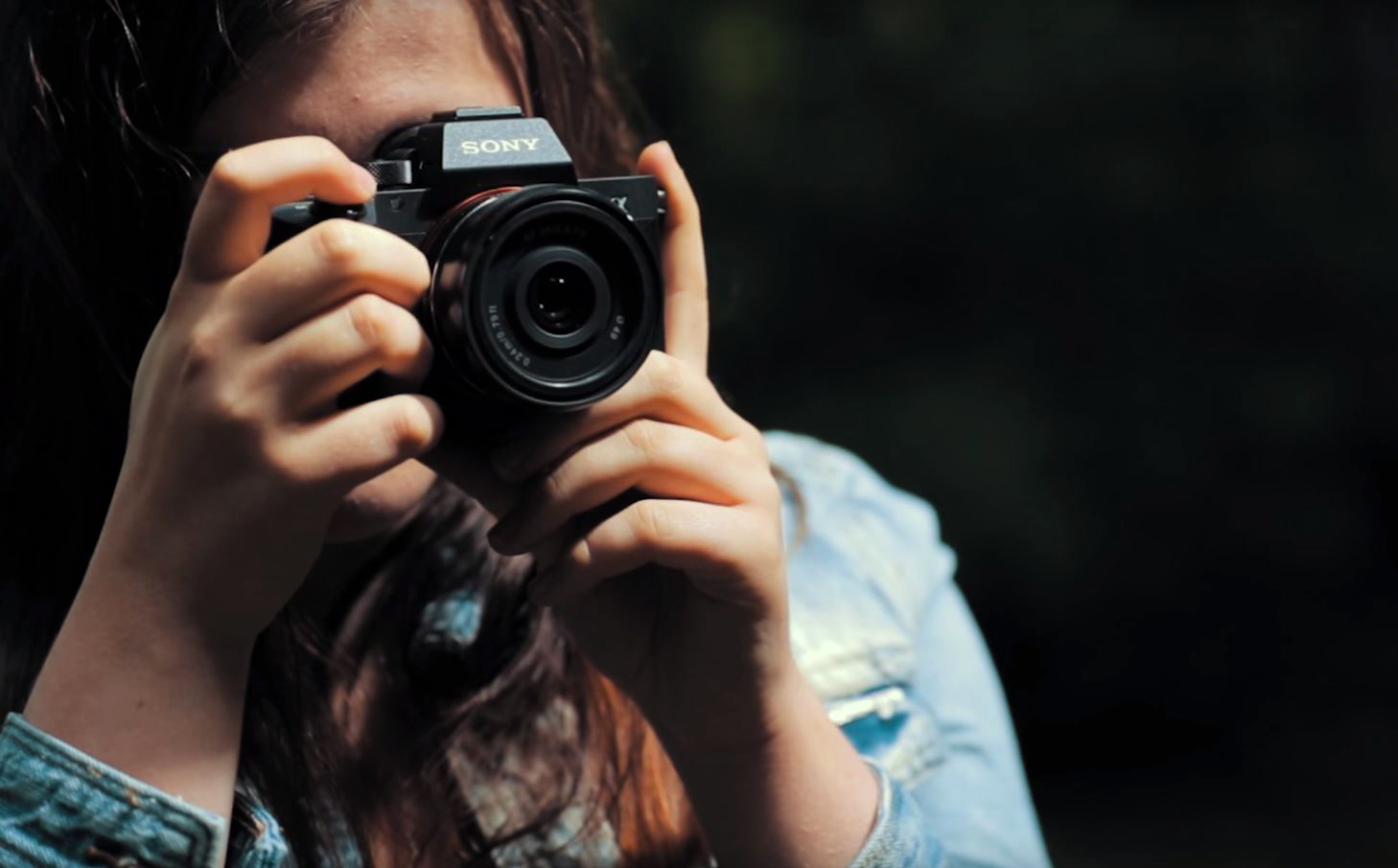 Samyang 24mm F2.8 AF Sony E Mount wide angle lens review Park