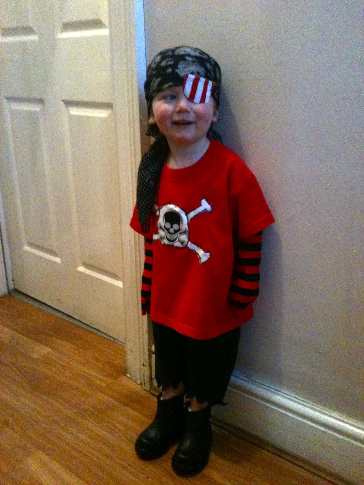 Yasmin Elizabeth DIY tutorial for Easy boys pirate costume (under £7)