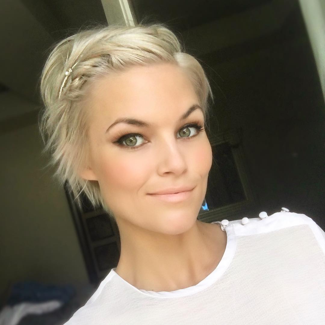 12 Ways To Style Your Short Hair Like A Model It Keeps Getting Better