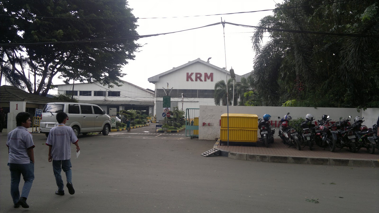 Kunjungan Industri : Berkunjung ke KRM ( Krama Yudha Ratu Motor )
