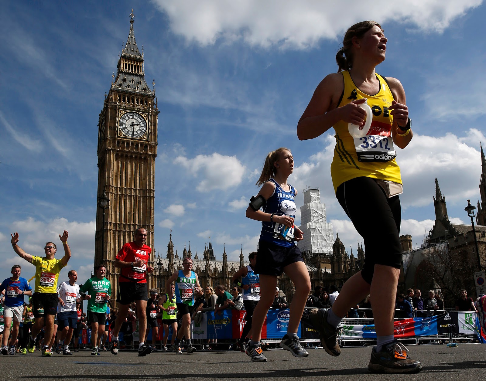 Какой спорт популярен в великобритании. Марафон (the Marathon). Лондонский марафон 2022. Марафон в Лондоне 2022. Великобритания Лондонский марафон.