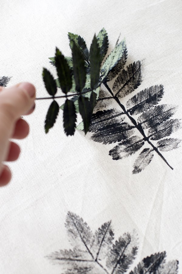 Estampar tejidos con una hoja