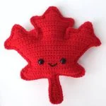 https://spinayarncrochet.com/maple-leaf-amigurumi-free-crochet-pattern/