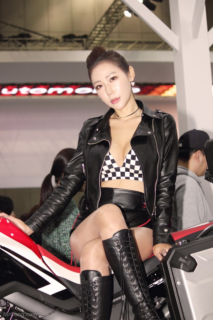 Kim Tae Hee&#39;s beauty at the Seoul Motor Show 2017 (230 photos) photo 8-6