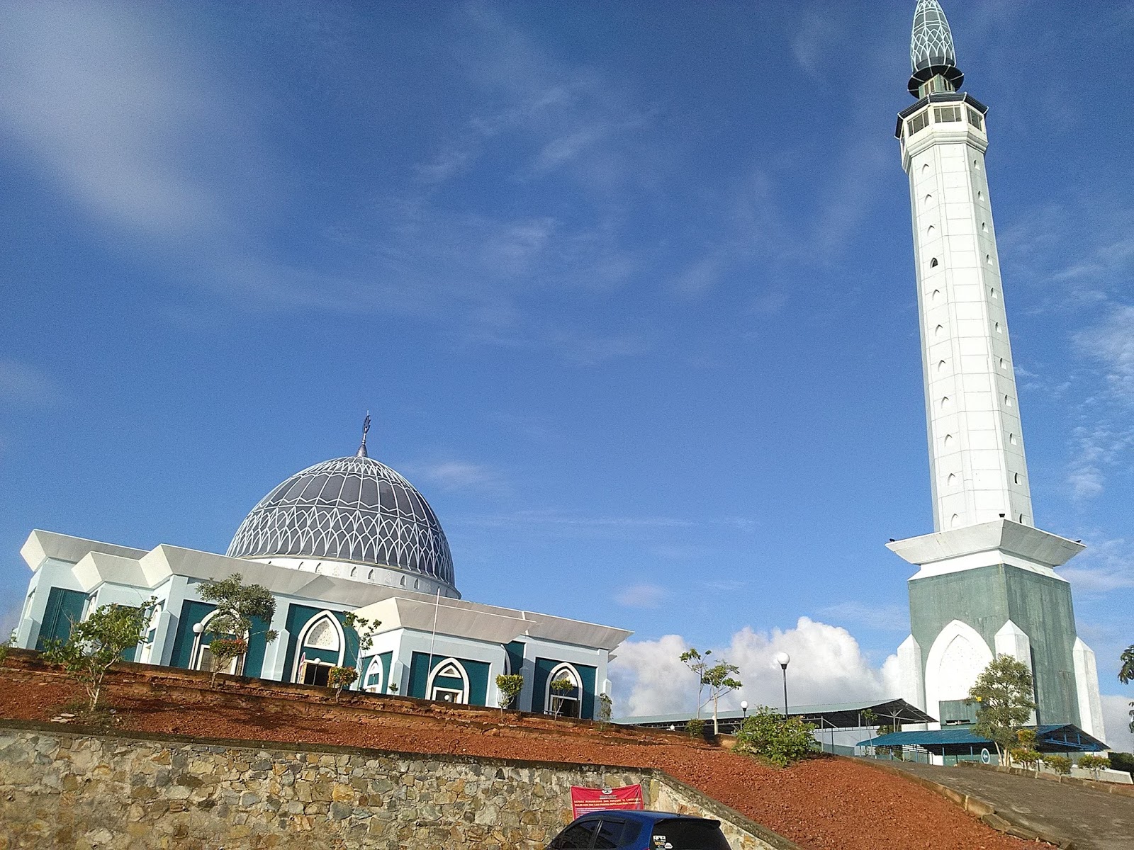 Nur Ilahi, Masjid Anggun "Di Atas" Lautan - Lambe Njeplak