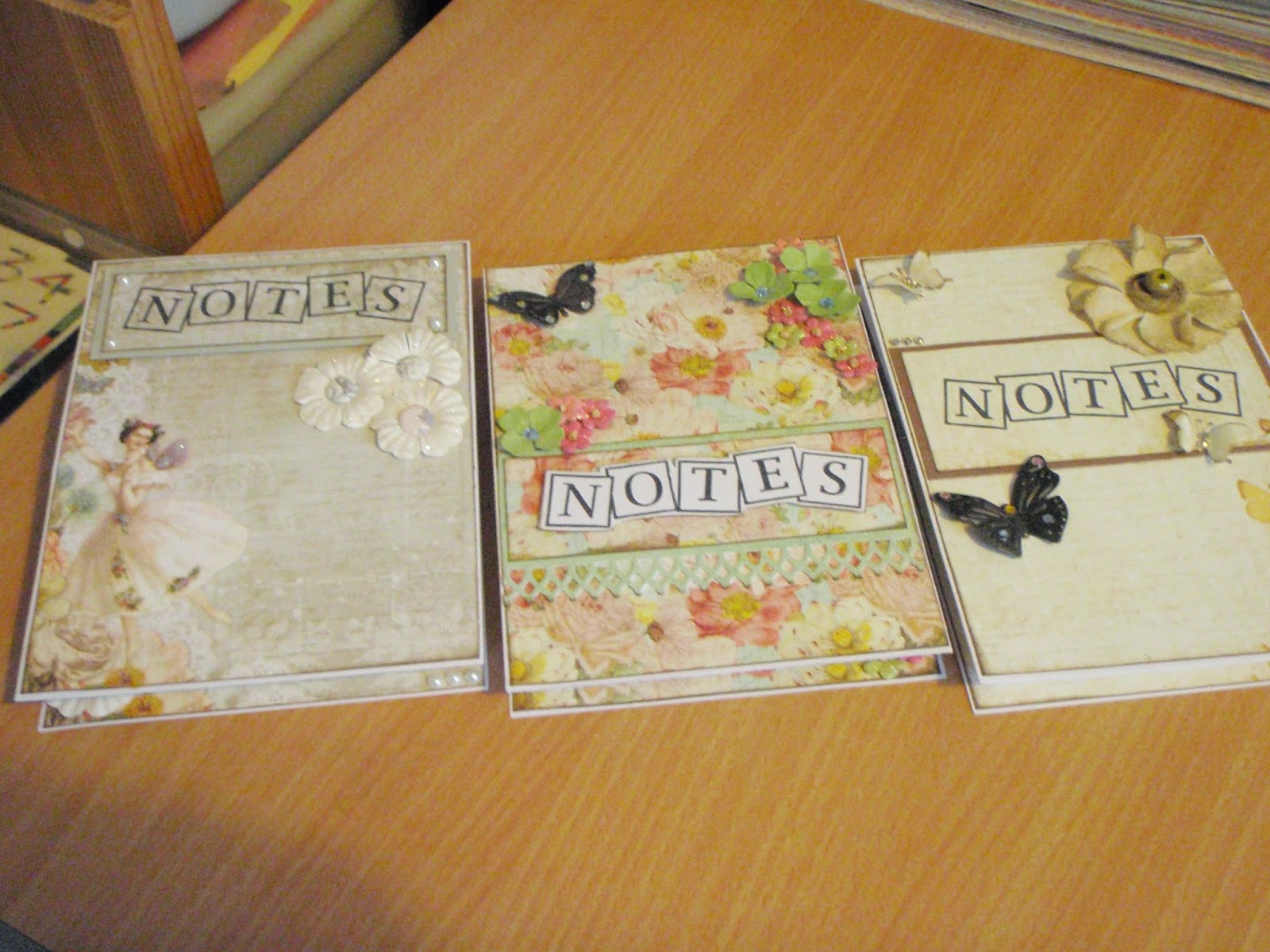 Love Paper Crafting: Easel Post it Note Holder~