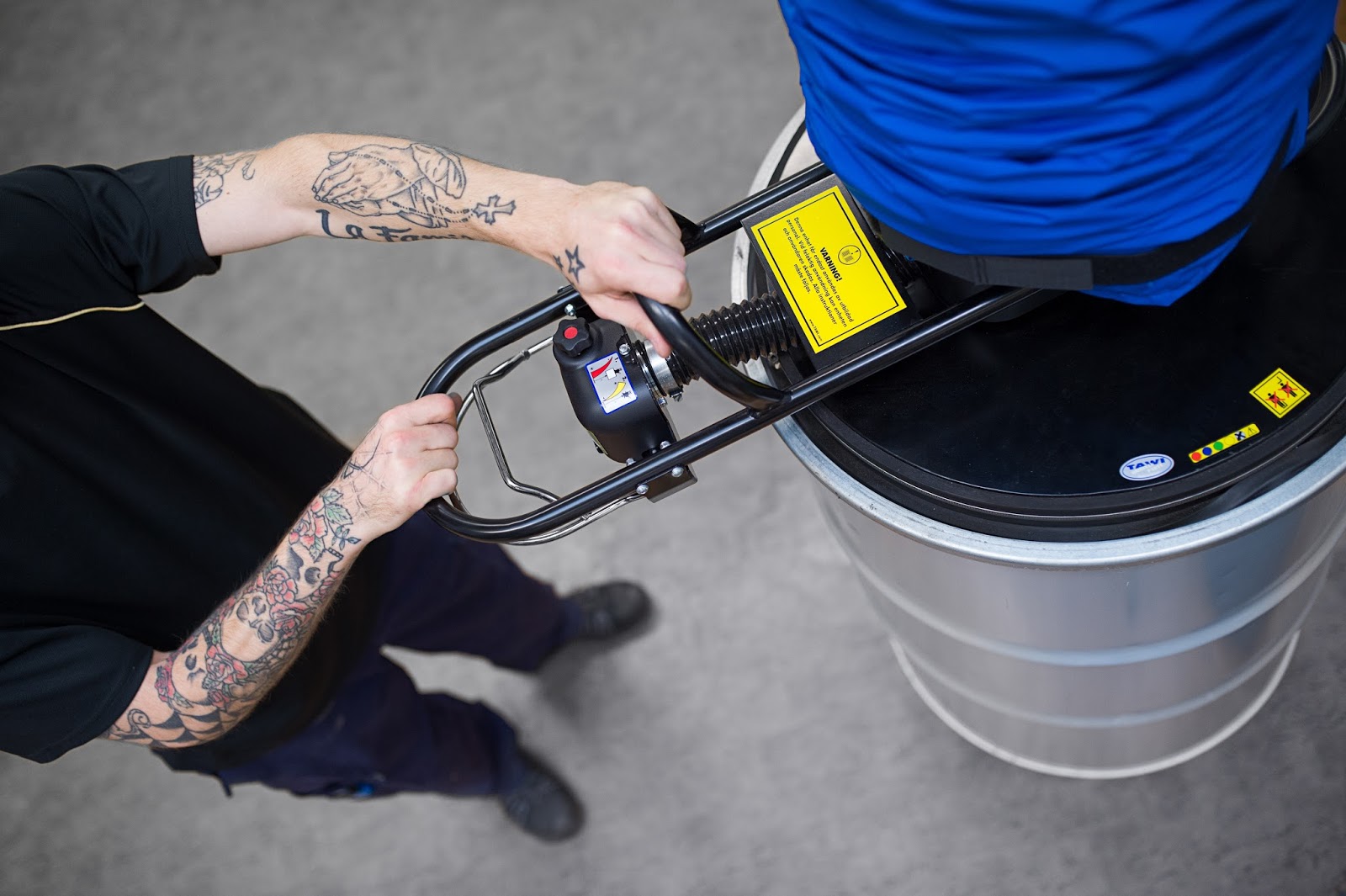 TAWIInternational Vacuum lifter for efficient drum handling