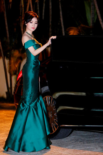 'Hoa hau khong tuoi' Giang My dien dam tre vai goi cam - Anh 2