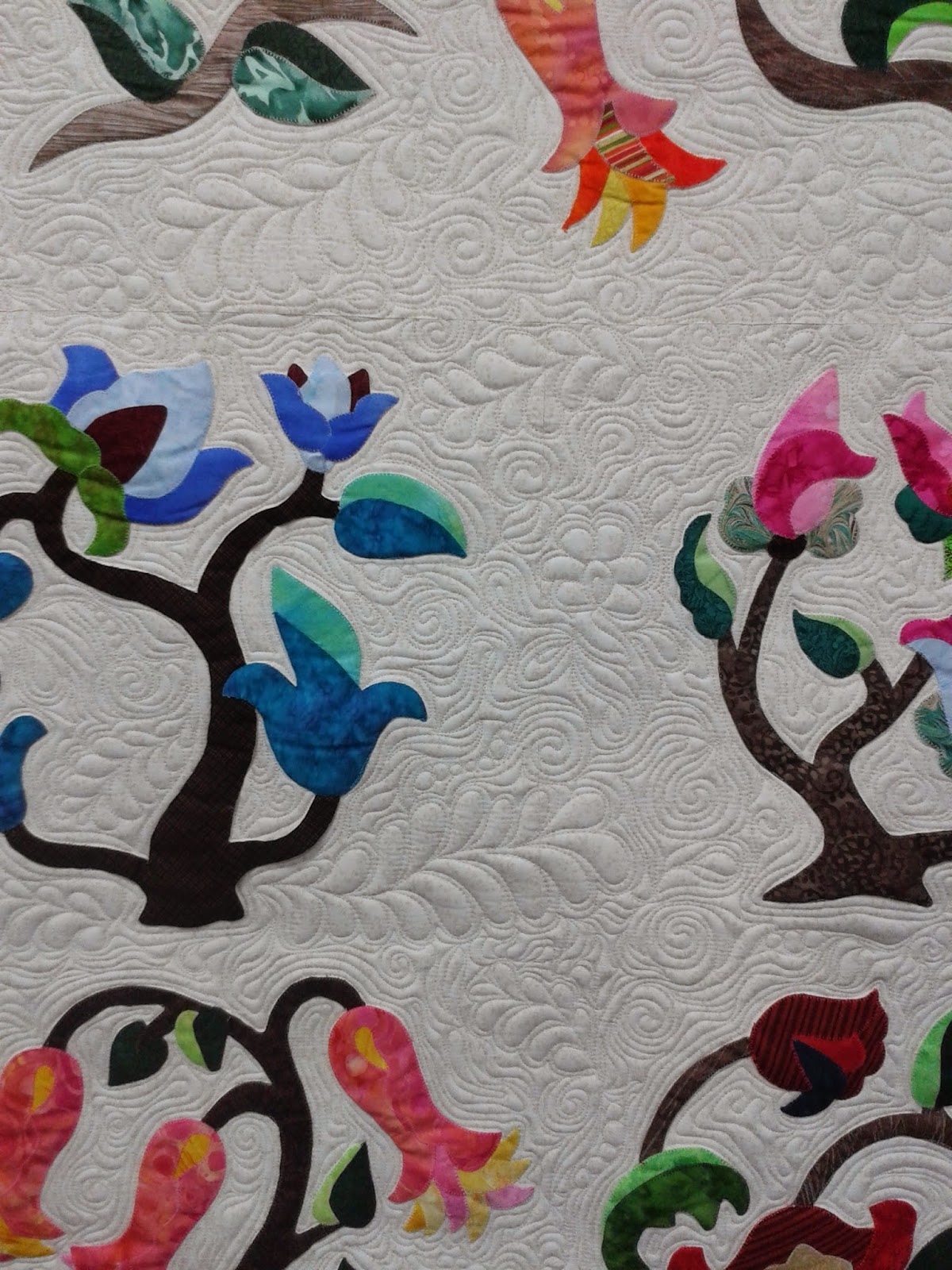 QuiltingLotsmooredesigns Jacobean Applique Quilt takes out Viewers Choice