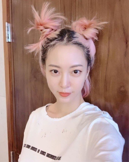 Han Ye Seul Looks Like An Idol With Her Bubblegum Pink Hair Kpop4lyf