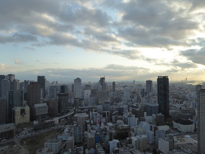 梅田スカイビル空中庭園展望台から望む360度のパノラマビュー