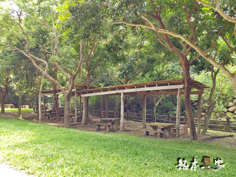 苗栗婚紗IG打卡景點|教堂廣場-飛牛牧場|寬敞露營營地設有盥洗區烤肉區好便利