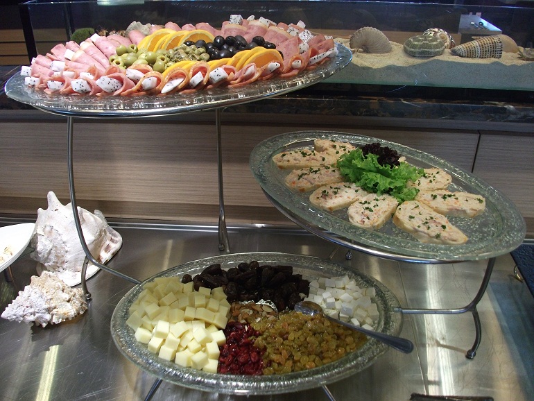 MakeEatUp Vikings Buffet at MOA