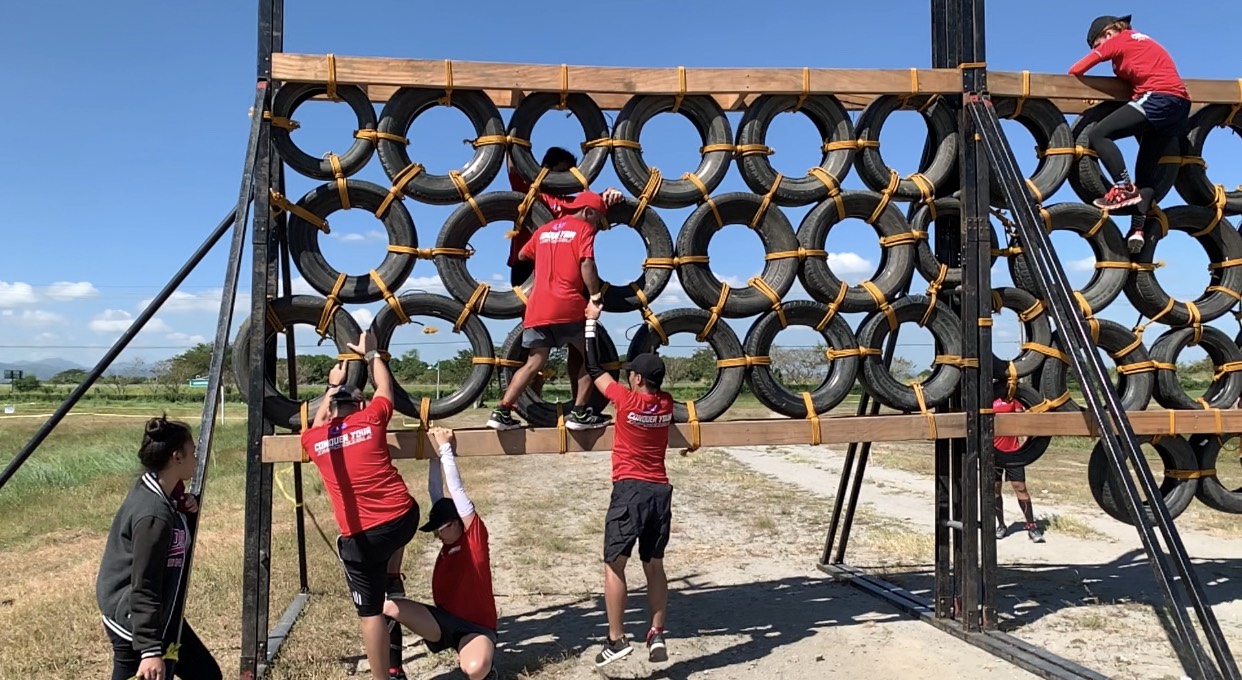 гонки с препятствиями. полоса препятствий сетка. полоса препятствий. гонка героев урбан. спортивно туристическая полоса препятствий.