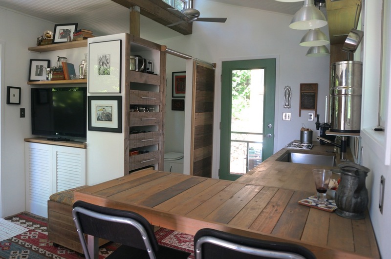 A Tiny Home in the Blue Ridge Mountains [ TINY HOUSE TOWN ]