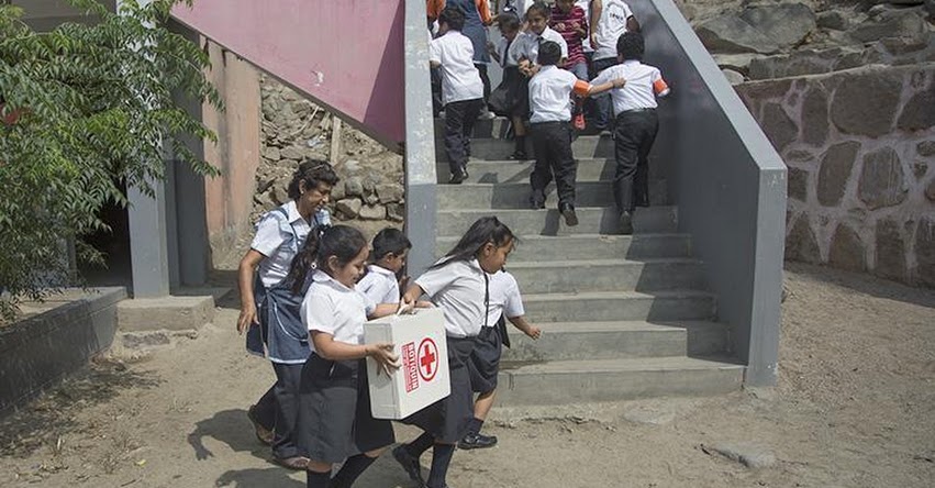 DRELM: Colegios de Lima Metropolitana se preparan para el «I Simulacro Regional de Huaicos e Inundaciones» www.drelm.gob.pe DRELM: Colegios de Lima Metropolitana se preparan para el «I Simulacro Regional de Huaicos e Inundaciones» www.drelm.gob.pe