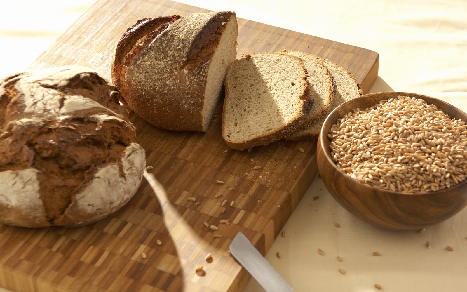 Какой хлеб повышает сахар. Хлебобулочные изделия для диабетиков. Хлеб при сахарном диабете. Хлеб бездрожжевой насущный. Хлеб зерновой для диабетиков.