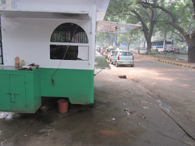 Picture of road side eatery blocking the pedestrian pathway