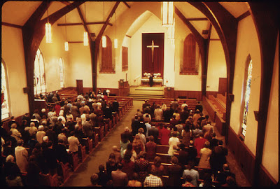 Resultado de imagem para imagens de pessoas trabalhando na igreja