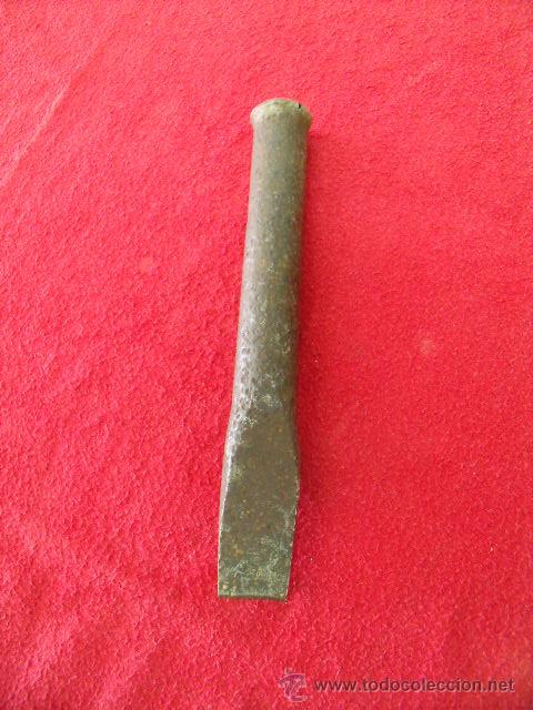 PIDO LA PALABRA EL CINCEL