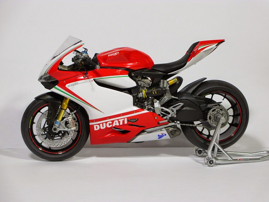 Racing Scale Models Ducati 1199 Panigale S Tricolore by