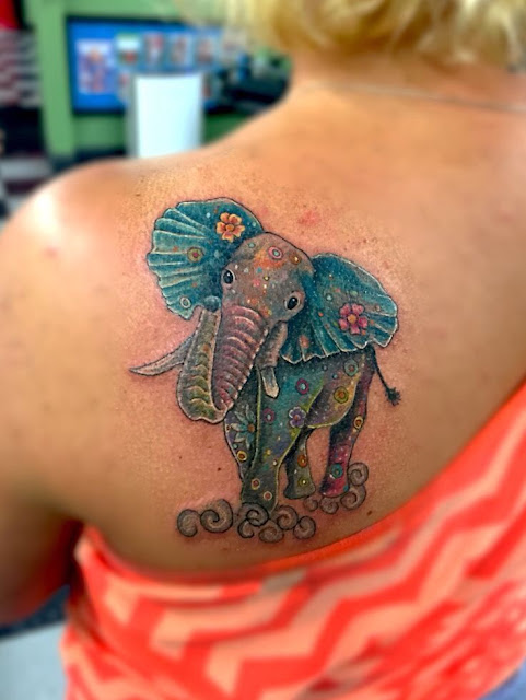 Tatuagens femininas de elefante Tatuagens femininas de elefante