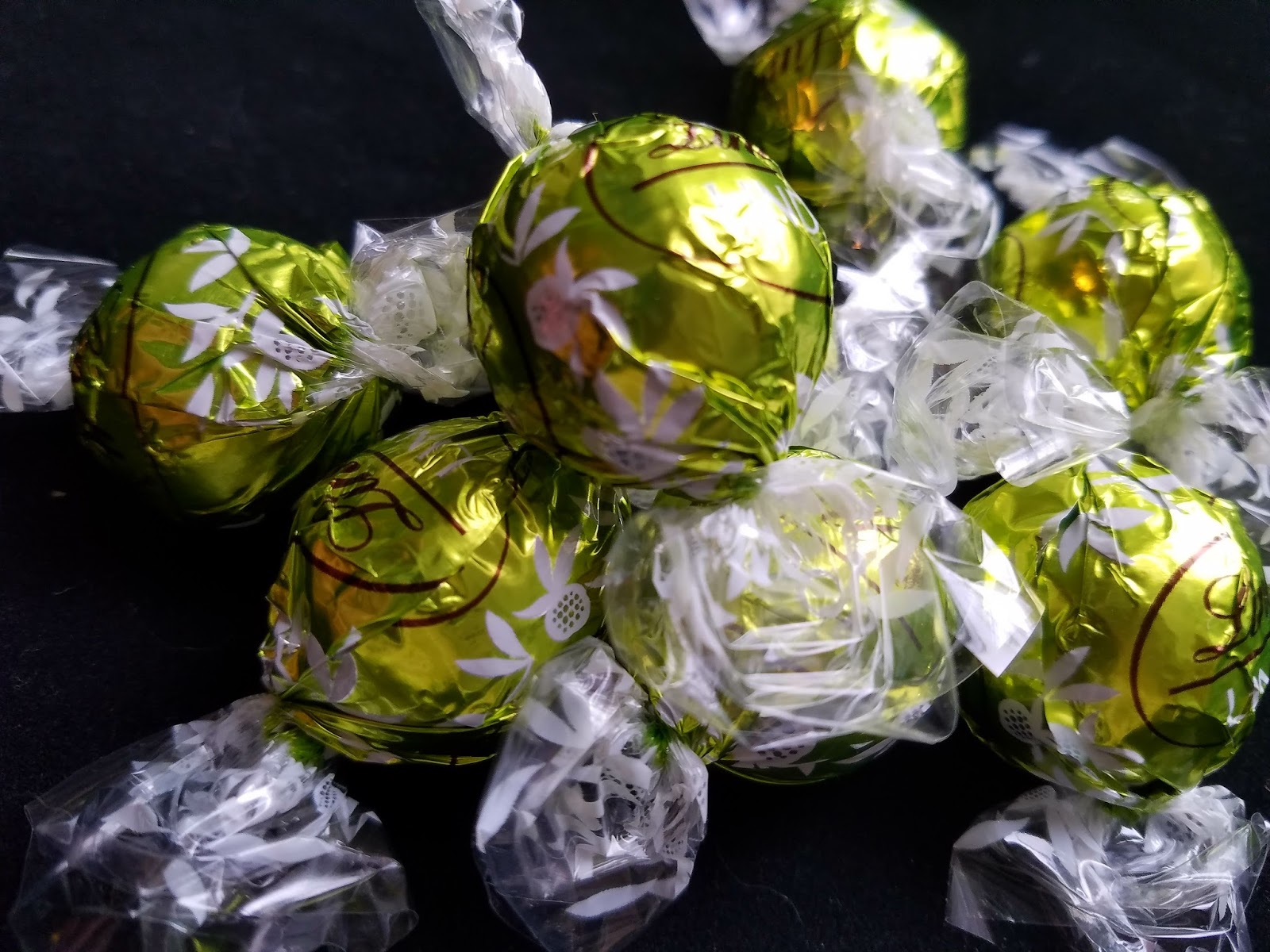Obsessive Sweets Summer Flavors Lindt Lindor Citrus White Chocolate