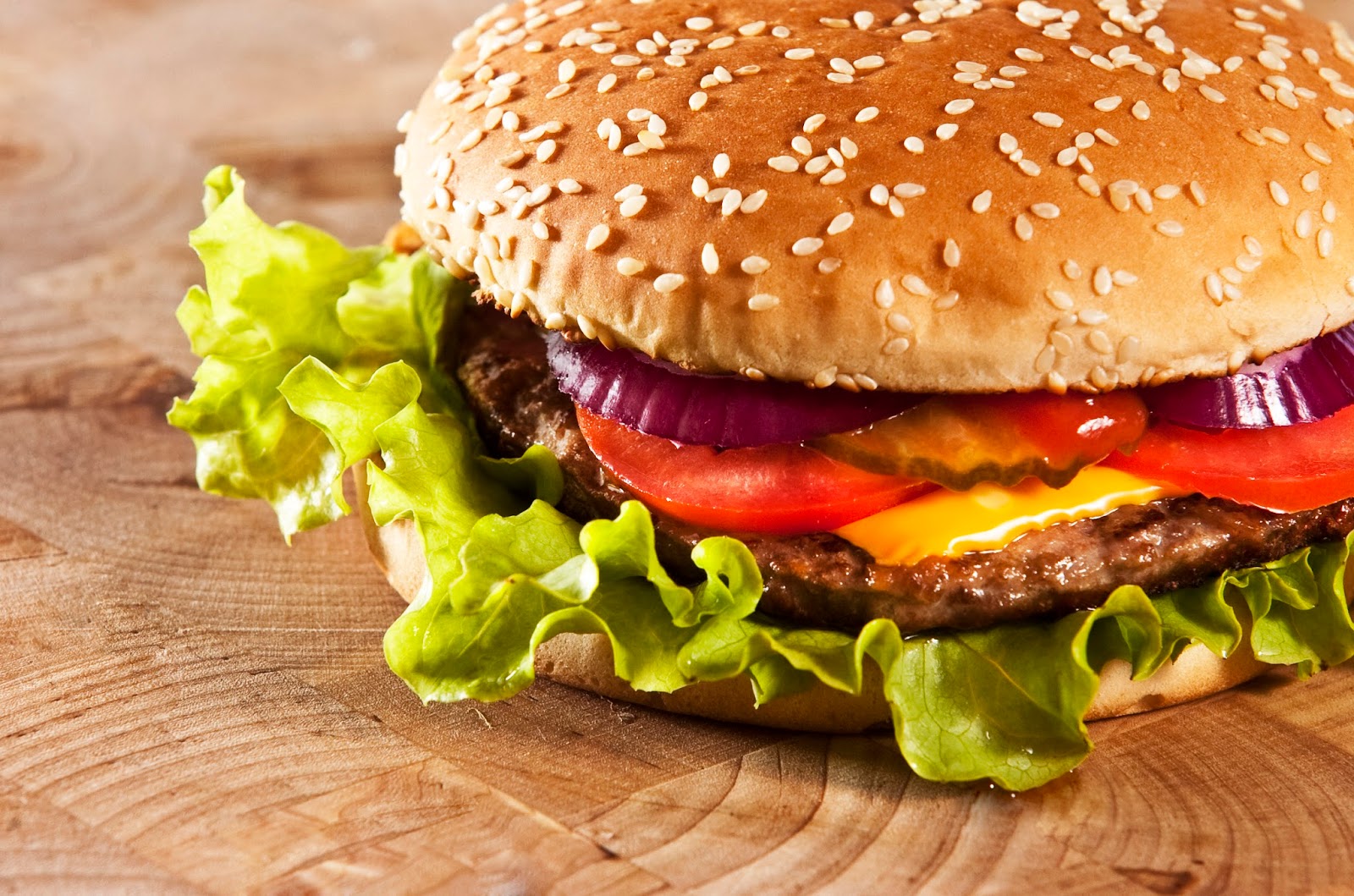 El Mundo en mil recetas Estados Unidos. Hamburguesa de res y Papas Fritas El Mundo en mil recetas Estados Unidos. Hamburguesa de res y Papas Fritas