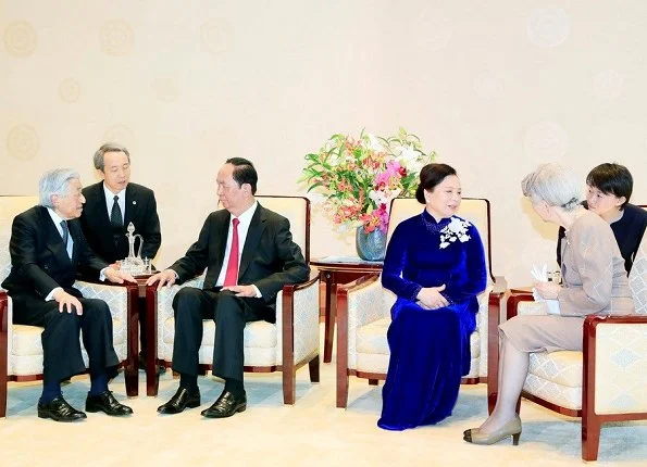 Emperor Akihito, Empress Michiko, Crown Prince Naruhito and Crown Princess Masako welcomed President Tran Dai Quang and his wife Nguyen Thi