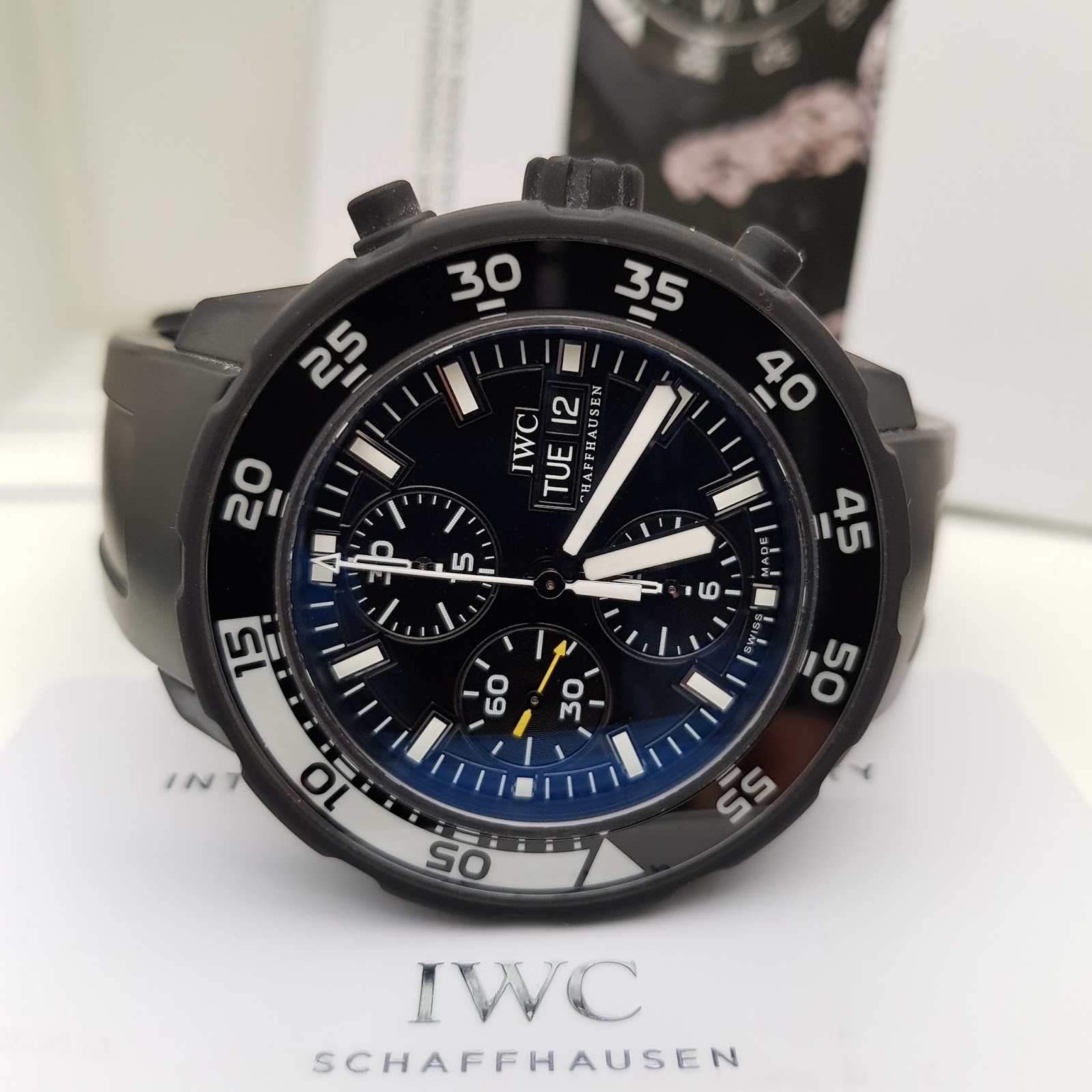 Jual Beli Tukar Tambah Service Jam Tangan Mewah Arloji Original GLASS SAPPHIRE CRYSTAL FUNCTIONS WATER RESISTANT 100M 330FT CHRONORAPH TIME AND DAY DATE PRODUCTION YEAR 2016 BOX AND PAPERS