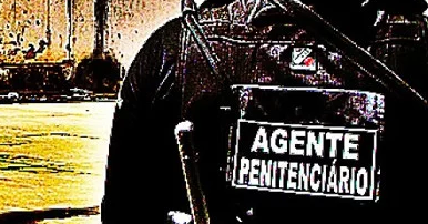 Resultado de imagem para agente de segurança penitenciária de pe