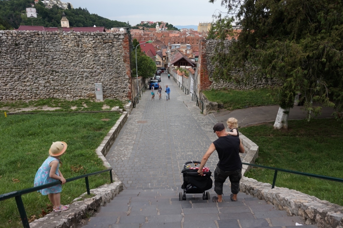 Lasten kanssa matkoilla / Brasov, Romania / päiväretki Bukarestista