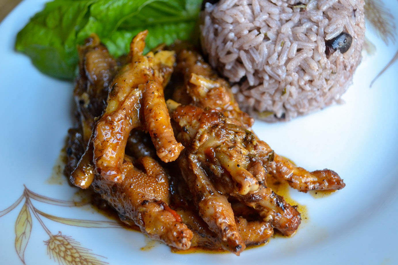 Greedy Girl Battle of the chicken foot.