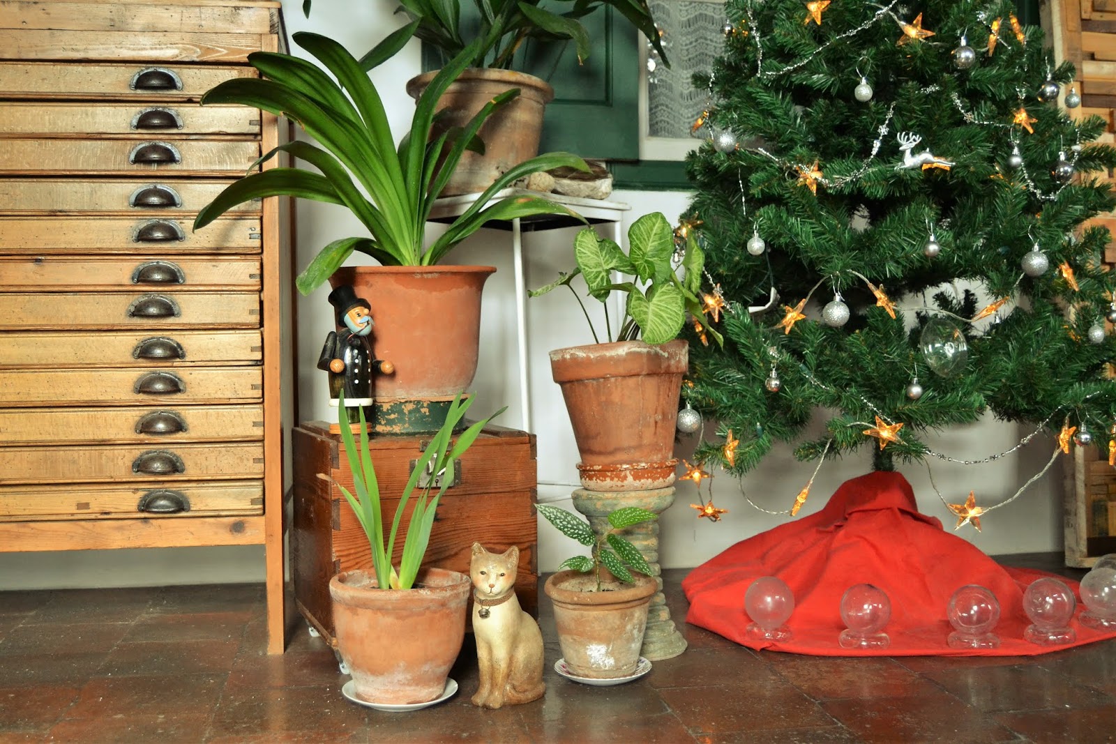 La decoración de mi casa; como decorar tu navidad con plantas y objetos antiguos