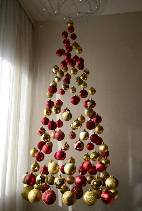 Pigmalión excusa escarcha Aprende cómo hacer arbolitos navideños colgantes con esferas ~  Manoslindas.com