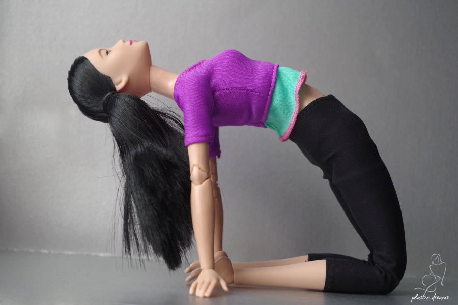 Plastic Dreams Dolls :: Barbie et miniatures: Made To Move Barbie Doll - Purple Top