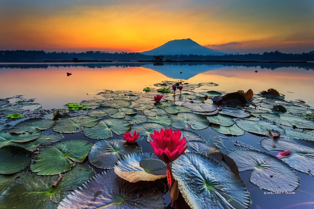 Stunning Images - Sampaloc Lake Island of Luzon, Philippines | Stunning