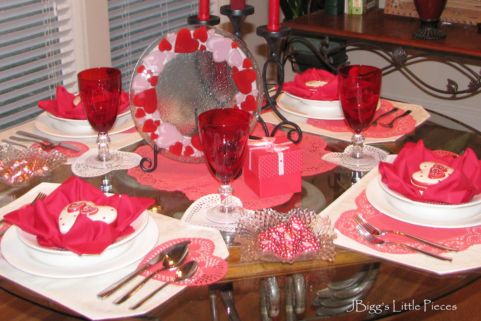 JBigg: Life in Kentucky: Rose Fold Napkins on A Red Valentine Tablescape