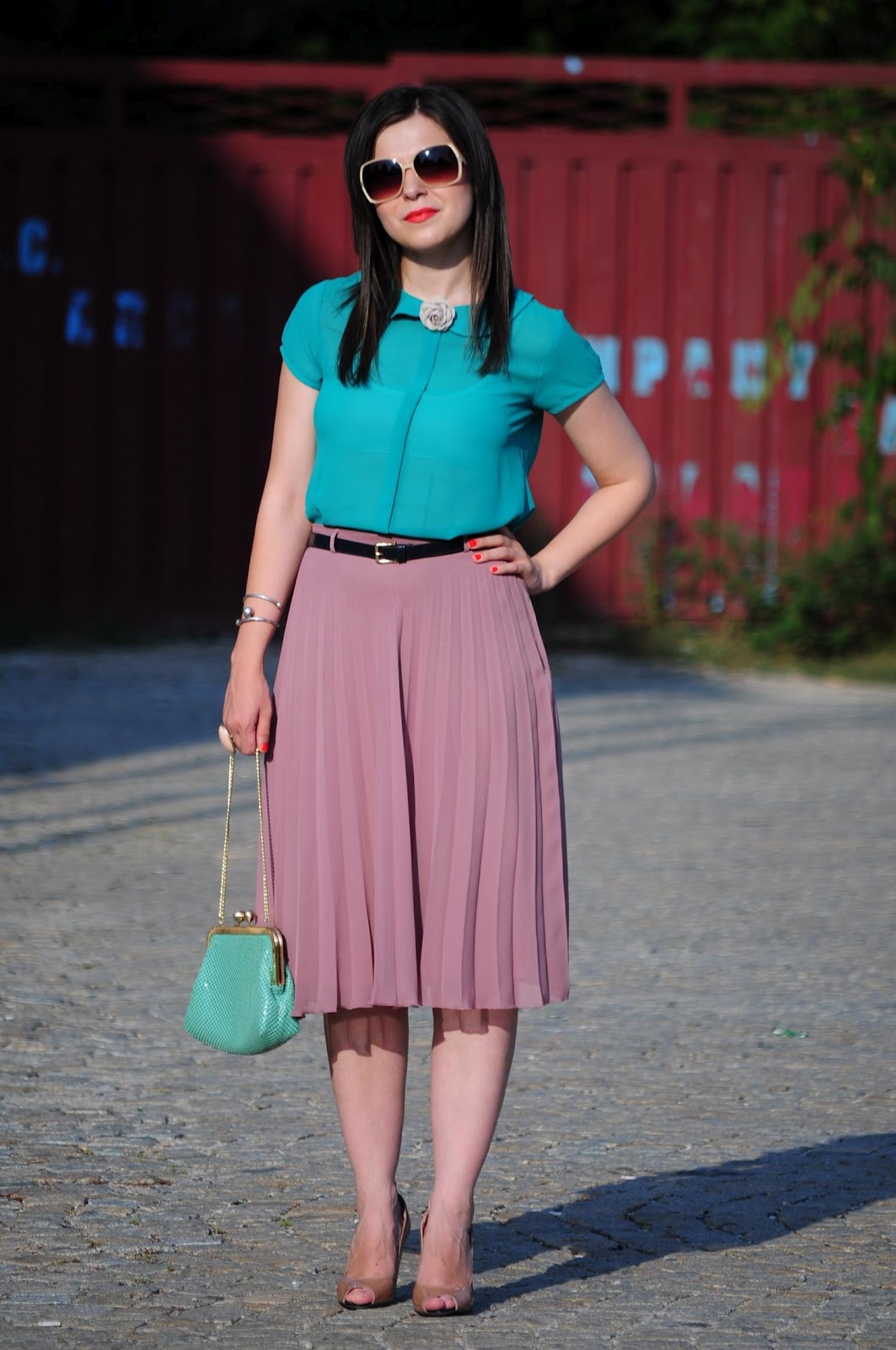 Miss Green: Cappuccino pleats and mint