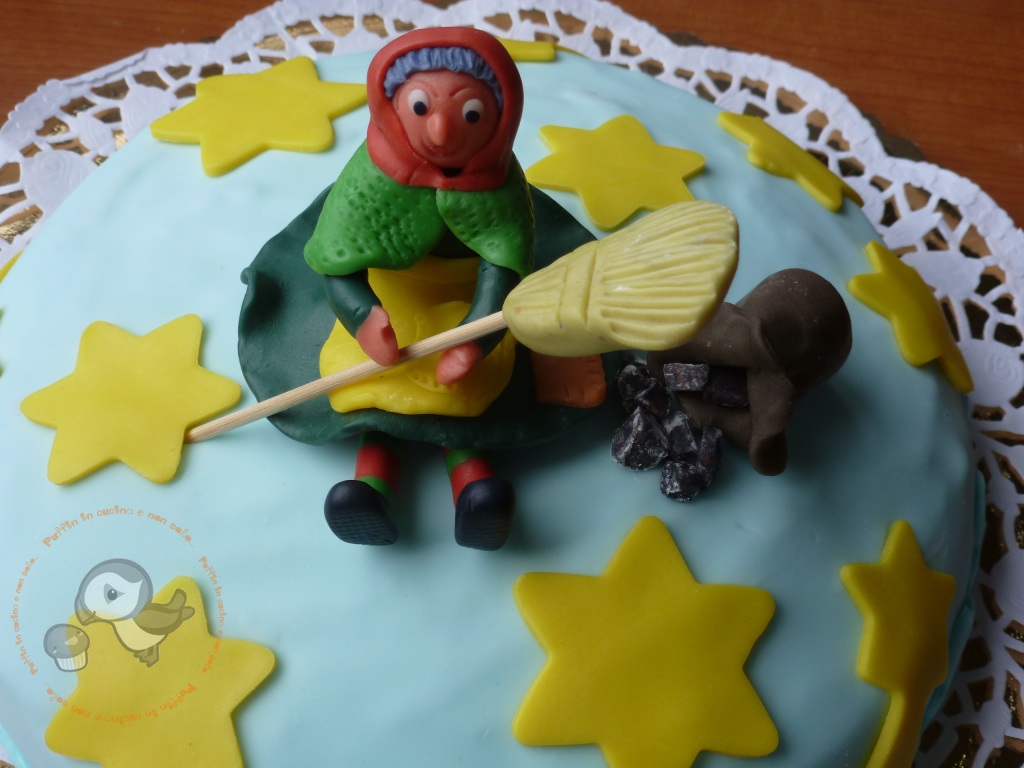 Pasticceria Piselli - Oggi festeggiamo il compleanno di Federica e per i  suoi 50 anni abbiamo realizzato una torta particolarmente glamour! 👠 Buon  compleanno! :)