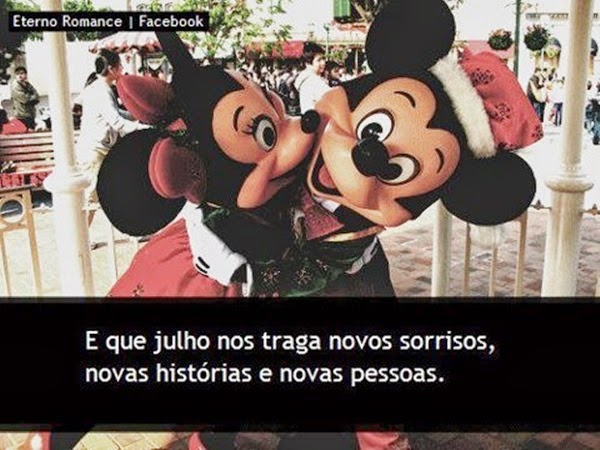Mickey e Minnie abraçados, Julho