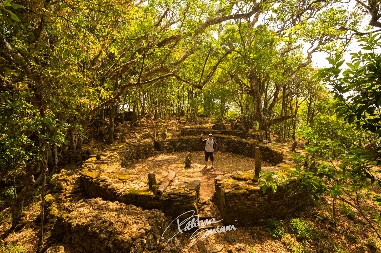 Indonesia Sungguh Indah: Benteng Tujuh Lapis di Fulan Fehan