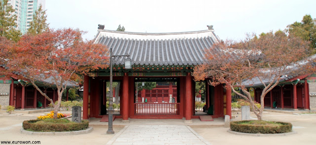 Pabellón del santuario Dongmyo de Seúl