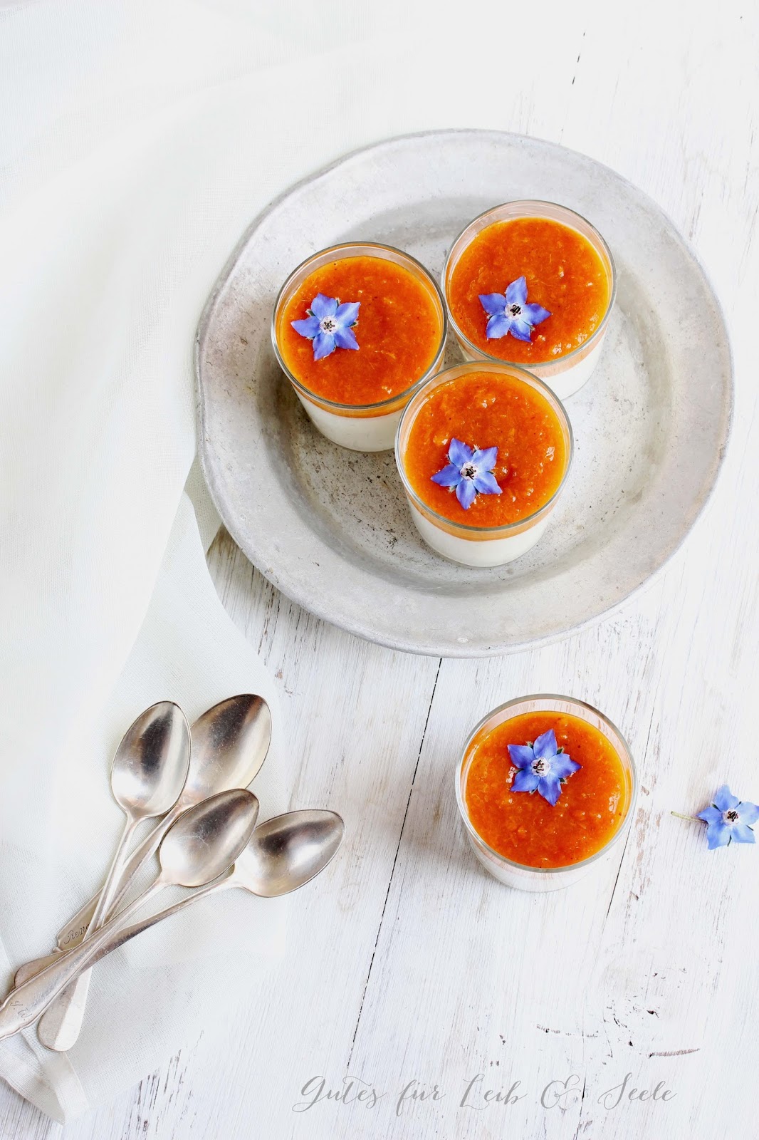 Gutes für Leib &amp; Seele: Topfen-Mousse mit Marillenmus