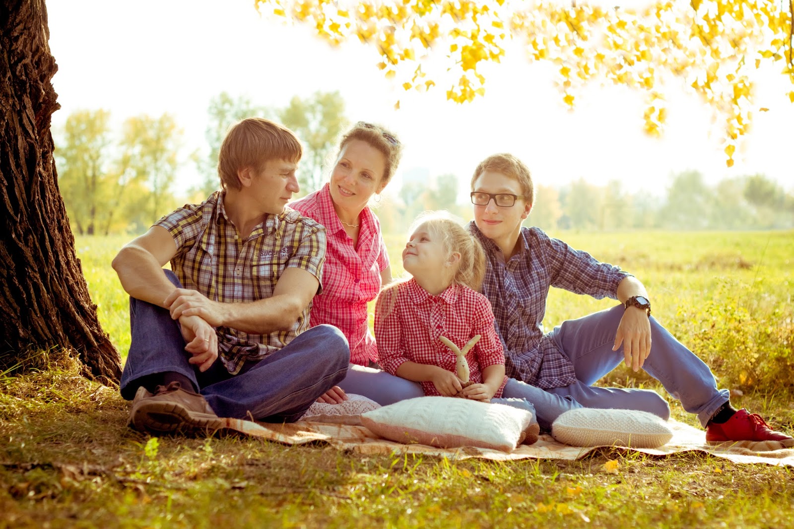 семейный портрет. идеи фотосессии семьей в день рождение 14 лет. сегодня день рождения семьи. день рождения семьи фотографии. с днем рождения семьи.