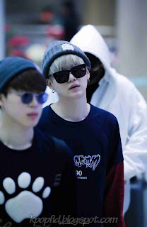 Photo keren Suga BTS pakai Kacamata dan Kupluk Ganteng Banget Photo keren Suga BTS pakai Kacamata dan Kupluk Ganteng Banget