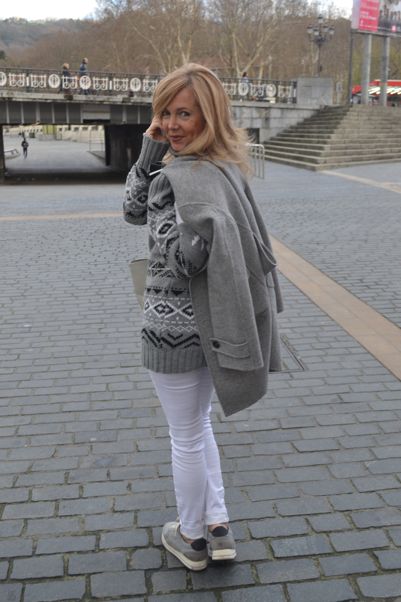 mis looks , con buena facha, bilbao, como combinar un pantalón blanco , gris y blanco